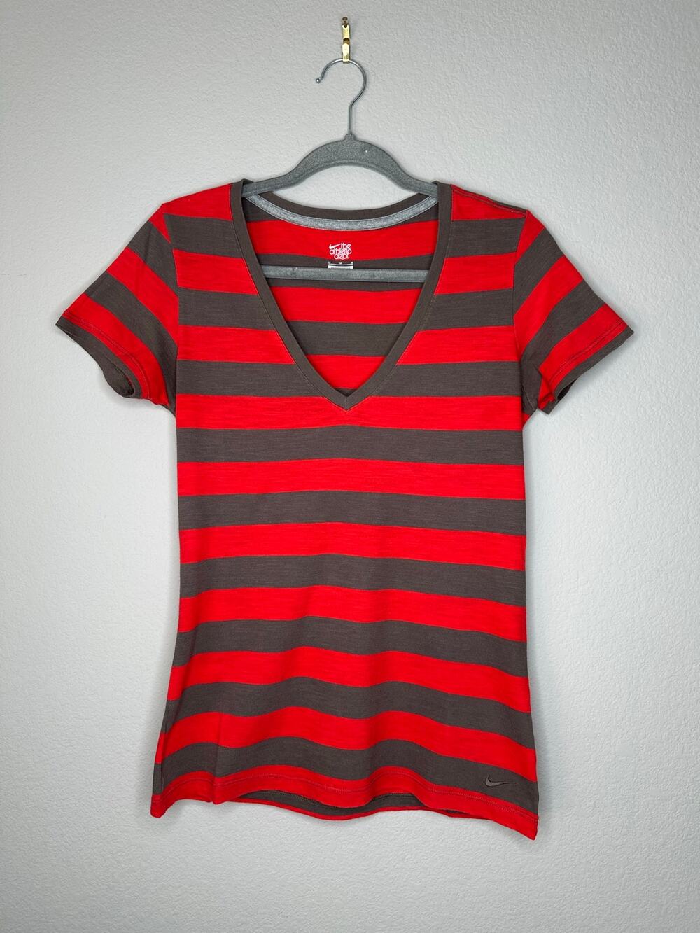 NIKE Athletic Dept Women's Cotton Brown Red Striped V-Neck T-Shirt Size Medium